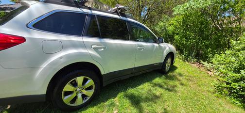 White 2012 Subaru Outback 3.6R Limited