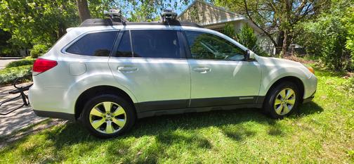 White 2012 Subaru Outback 3.6R Limited