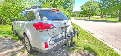 White 2012 Subaru Outback 3.6R Limited
