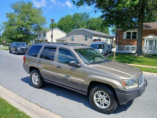 Gold 2004 Jeep Grand Cherokee Laredo