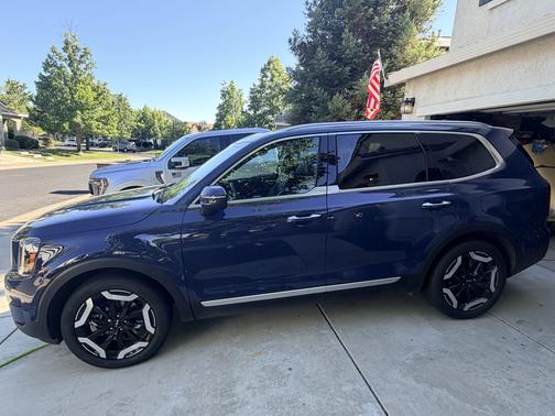 Blue 2025 Kia Telluride S