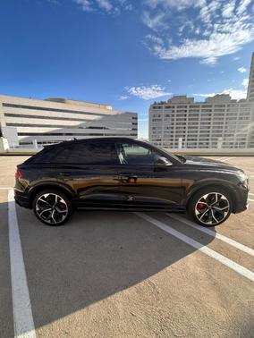 Black 2024 Audi RS Q8 4.0T