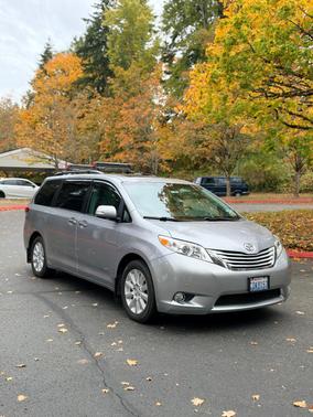 Silver 2013 Toyota Sienna XLE