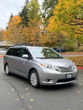 Silver 2013 Toyota Sienna XLE