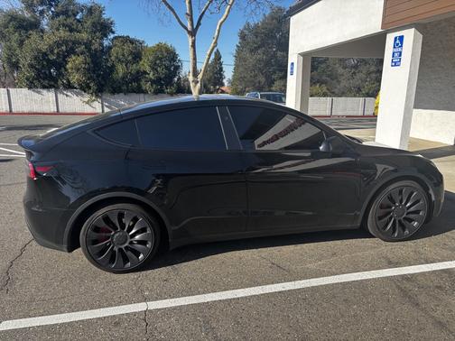 2023 Tesla Model Y Performance