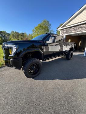 Black 2024 GMC Sierra 2500 AT4
