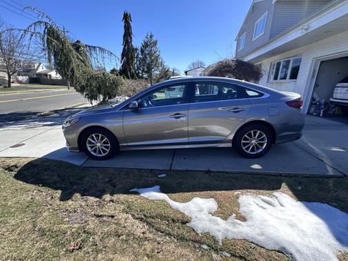 Gray 2019 Hyundai SONATA SE