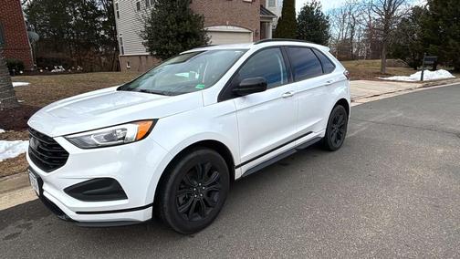 White 2022 Ford Edge SE