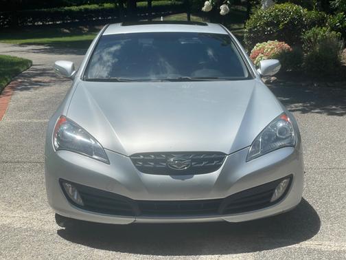2010 Hyundai Genesis Coupe 3.8 Track