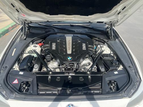 2012 BMW 550 i xDrive