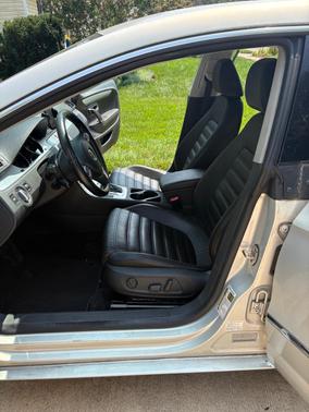 Silver 2011 Volkswagen CC Lux