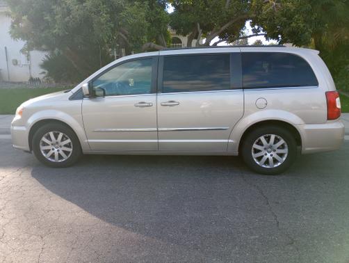 2013 Chrysler Town & Country Touring