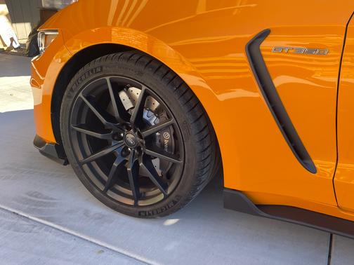 2018 Ford Shelby GT350 Base