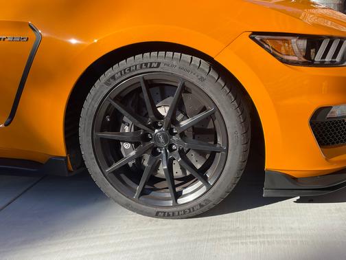 2018 Ford Shelby GT350 Base