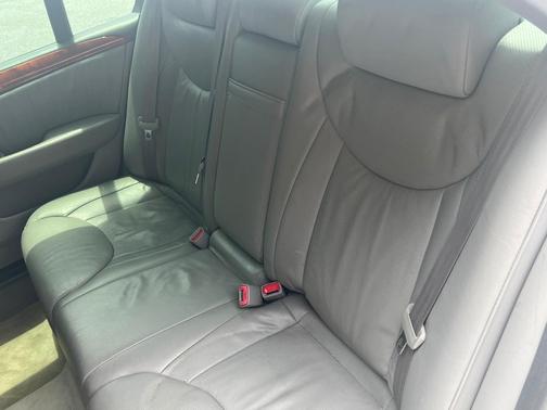 White 2004 Lexus LS 430 Base
