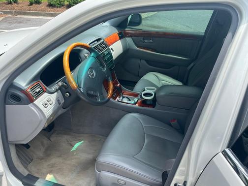 White 2004 Lexus LS 430 Base