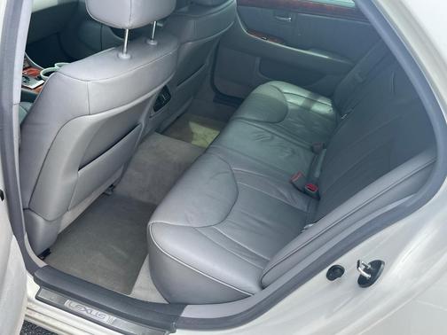 White 2004 Lexus LS 430 Base