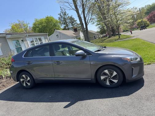 2018 Hyundai IONIQ Hybrid SEL