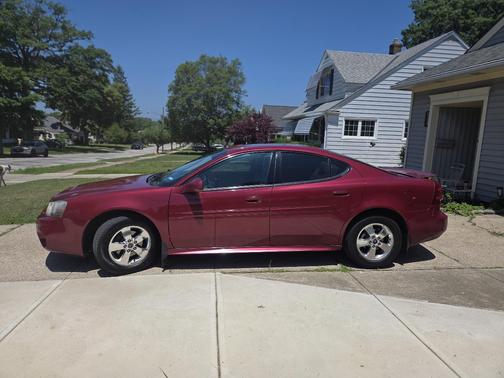Red 2005 Pontiac Grand Prix GT