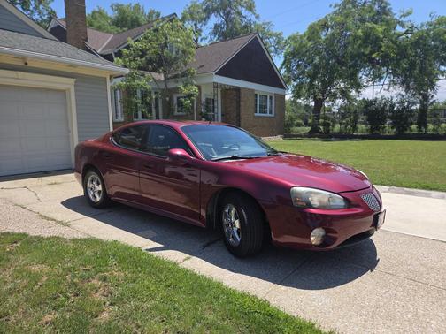 Red 2005 Pontiac Grand Prix GT