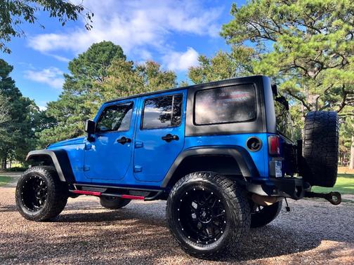 Blue 2016 Jeep Wrangler Unlimited Rubicon