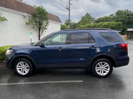 Photo 4 of 6 of 2016 Ford Explorer Base
