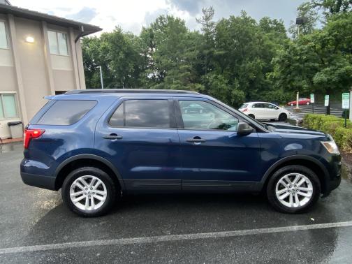 Photo 5 of 6 of 2016 Ford Explorer Base