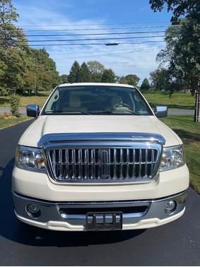 White 2008 Lincoln Mark LT Base