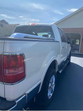 White 2008 Lincoln Mark LT Base