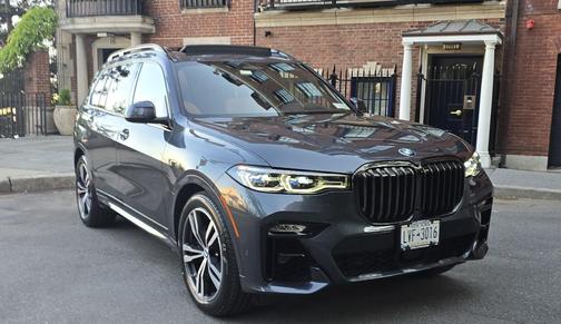 Gray 2022 BMW X7 M50i