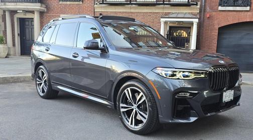 Gray 2022 BMW X7 M50i