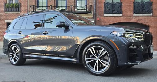 Gray 2022 BMW X7 M50i