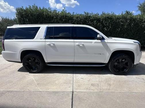 White 2018 GMC Yukon XL SLT