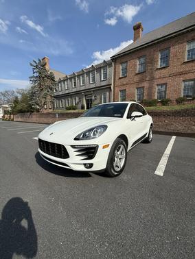 White 2017 Porsche Macan Macan