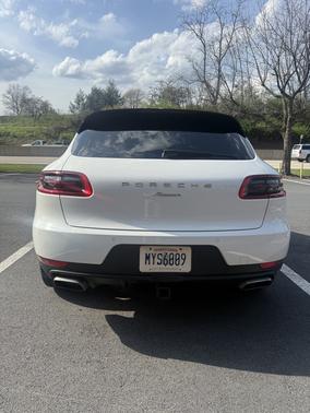 White 2017 Porsche Macan Macan