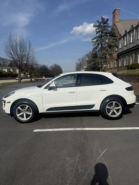 White 2017 Porsche Macan Macan