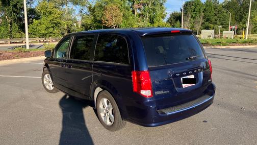 Blue 2013 Dodge Grand Caravan SE