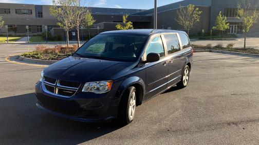 Blue 2013 Dodge Grand Caravan SE