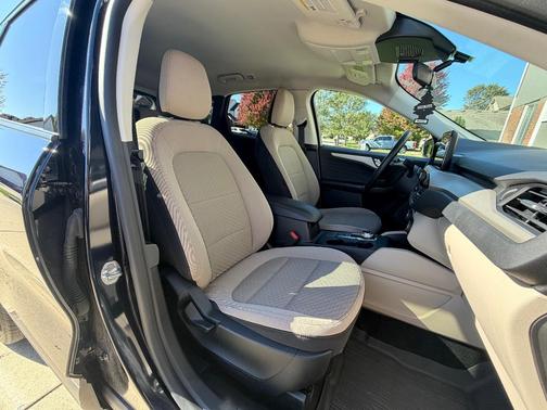 Blue 2021 Ford Escape SE