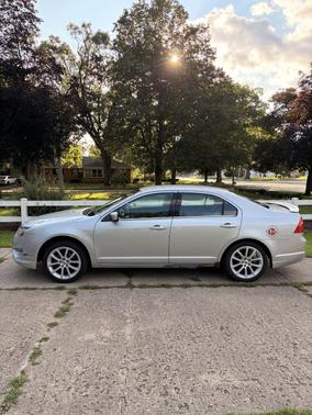 Silver 2010 Ford Fusion SE