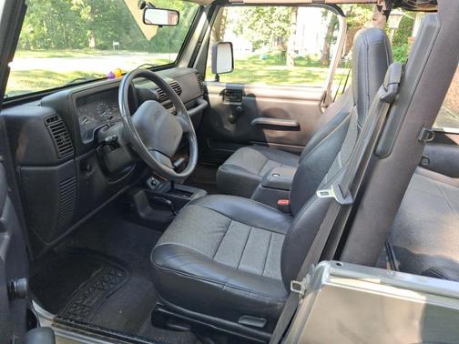 Beige 2000 Jeep Wrangler Sport
