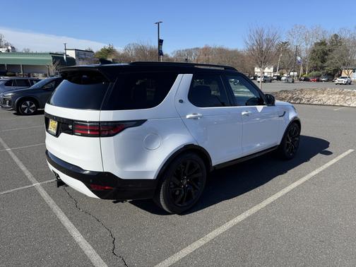 2023 Land Rover Discovery P300 S R-Dynamic