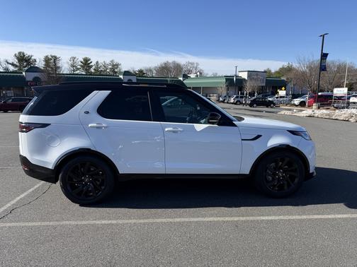 2023 Land Rover Discovery P300 S R-Dynamic