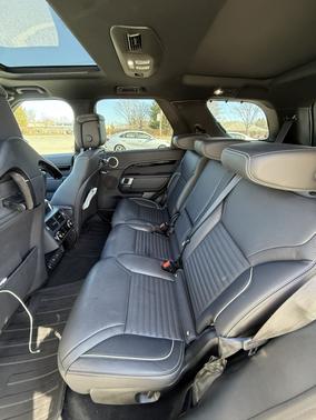 2023 Land Rover Discovery P300 S R-Dynamic