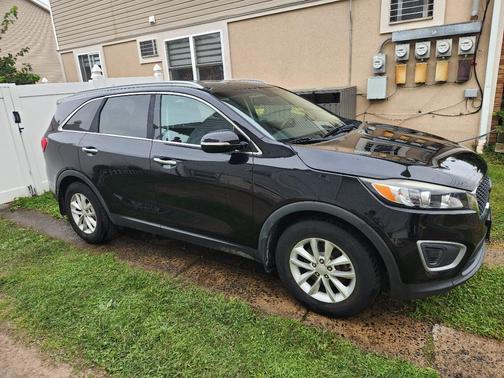 Black 2016 Kia Sorento LX