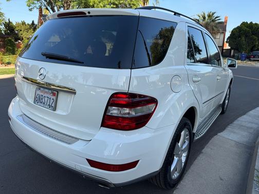 White 2011 Mercedes-Benz M-Class ML 350