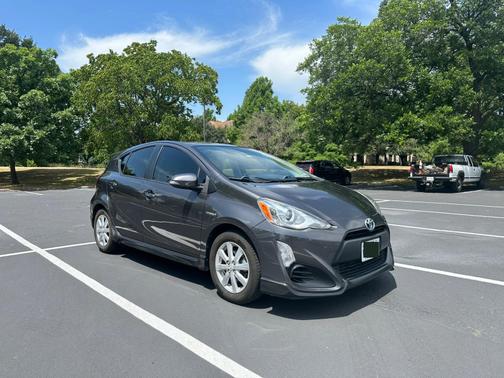 2017 Toyota Prius c Four