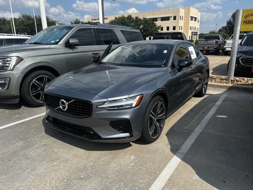 2021 Volvo S60 Recharge Plug-In Hybrid T8 R-Design Expression