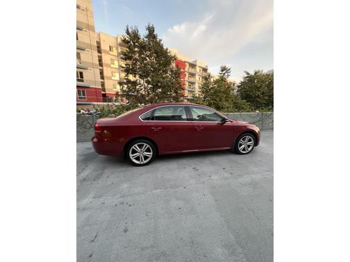 Red 2015 Volkswagen Passat 2.0L TDI DSG SE w/Sunroof
