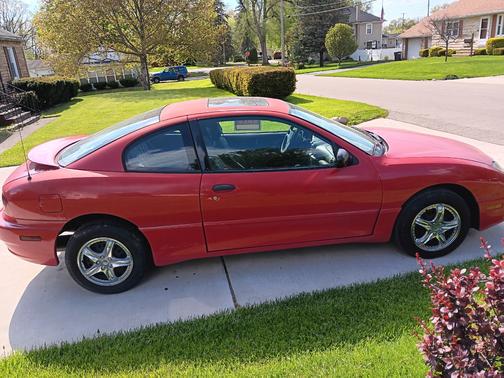 Red 2003 Pontiac Sunfire Base